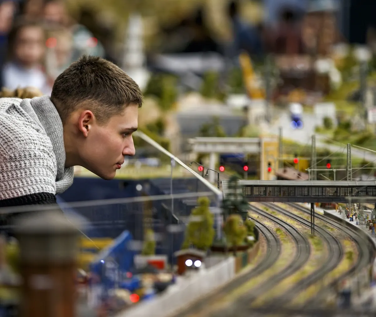How to Build a Model Railway Layout for Small Spaces